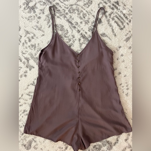 Minimalist Romper - Picture 1 of 4